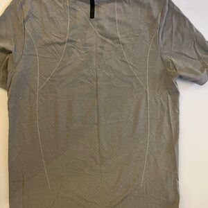 Under Armour Gray Short Sleeve Tee